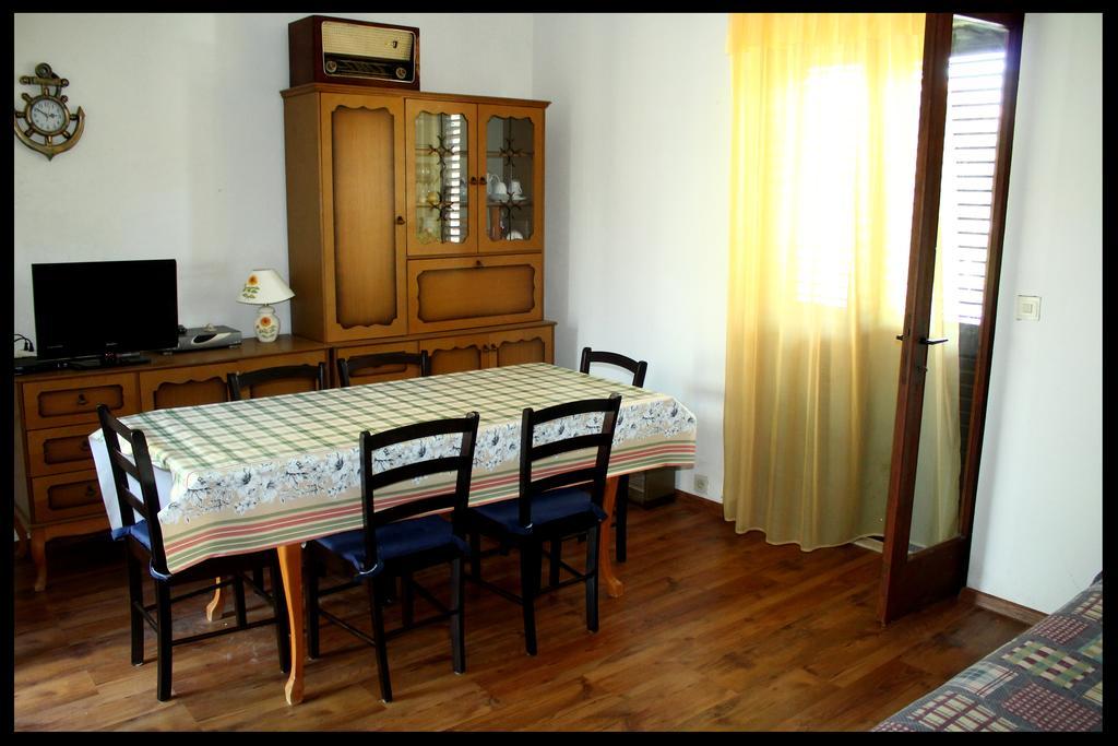 Apartments Boljat Supetar Zimmer foto